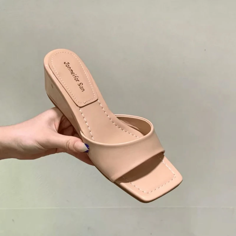 

2026 Summer New French Vintage Open-Toe Wedge Women's Versatile Commuting Elegant Sandals Fashion Slip-On Shoes