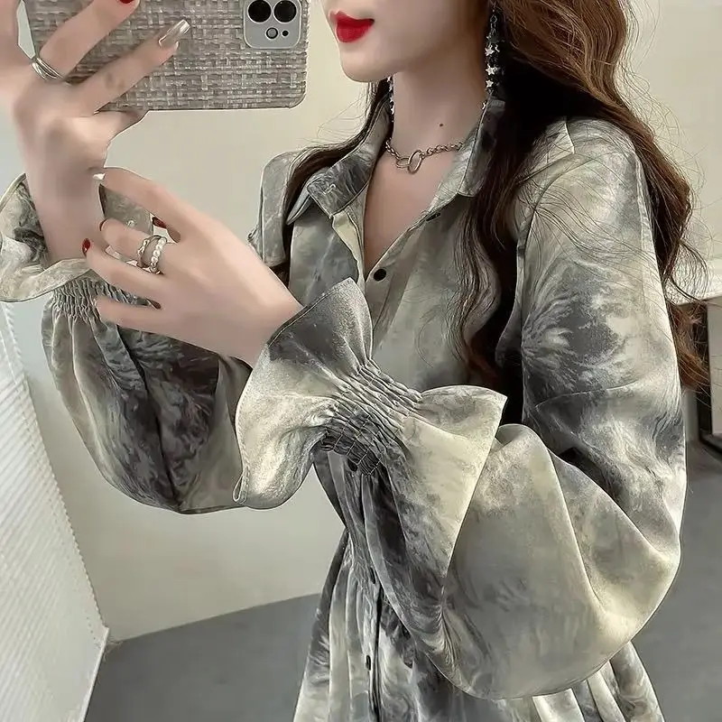 Camicia fredda retrò Elastico in vita Top a maniche corte Camicia con risvolto stampato a cambiamento graduale di nicchia Camicette estive da donna nuove