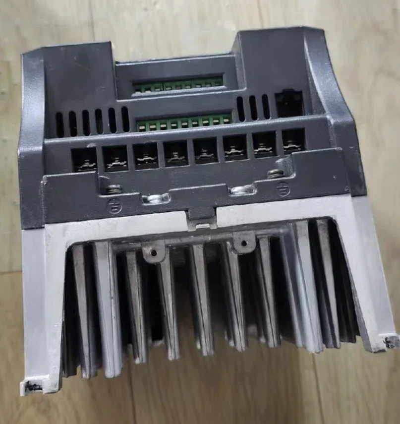 Used frequency converter e310-403-h1c 2.2 kw 380V