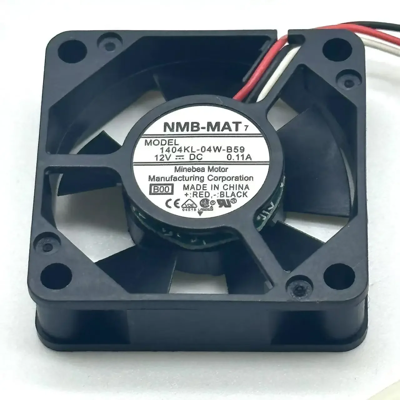

NMB-MAT 1404KL-04W-B59 B00 DC 12V 0.11A 35x35x10mm 3-wire Server Cooling Fan
