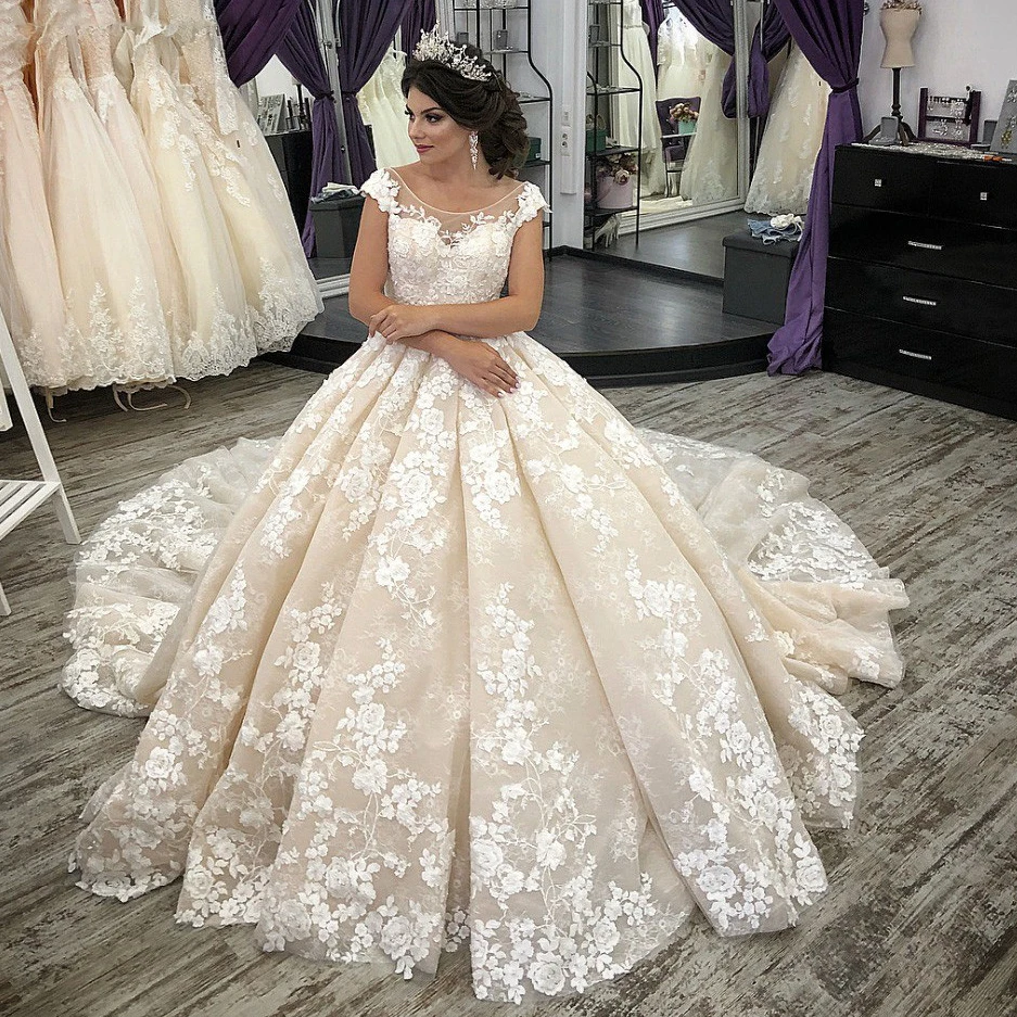 Robe de mariée en dentelle pour bal au Champagne, tenue princesse moelleuse, avec manches courtes et cape, avec lacet au dos