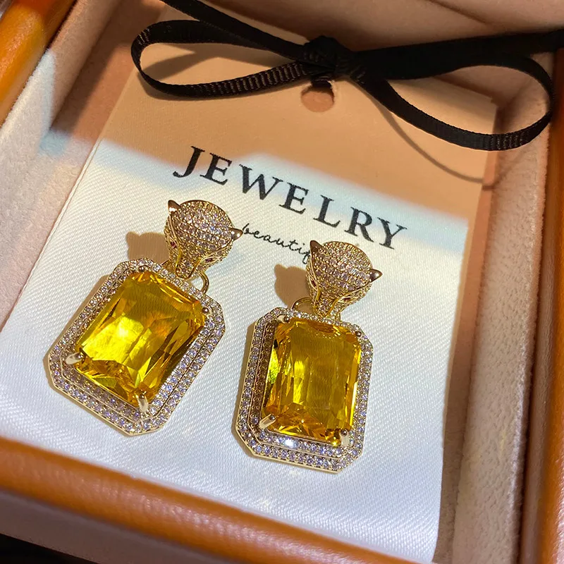 

Zircon Light Luxury Fashion Temperament Earrings