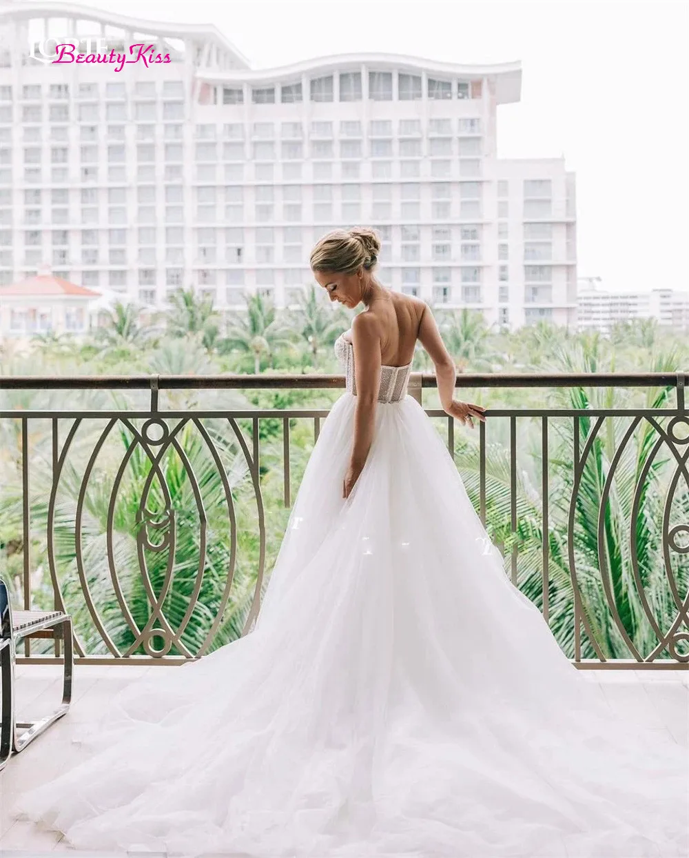 Gaun Pengantin Putri Duyung Berkilau Gaun Pengantin Mengkilap Sweetheart dengan Kereta Tulle Bengkak Gaun Pengantin Panjang Elegan