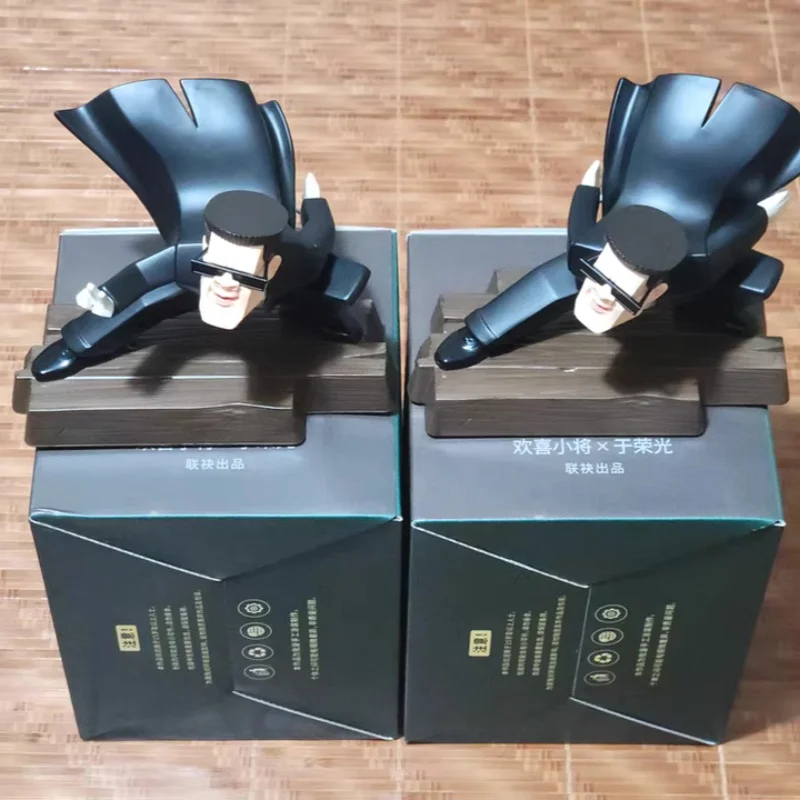 el-joven-artista-fu-guang-colabora-con-rongguang-para-reinterpretar-obras-clasicas-creando-gestos-vocales-y-adornos-de-escritorio