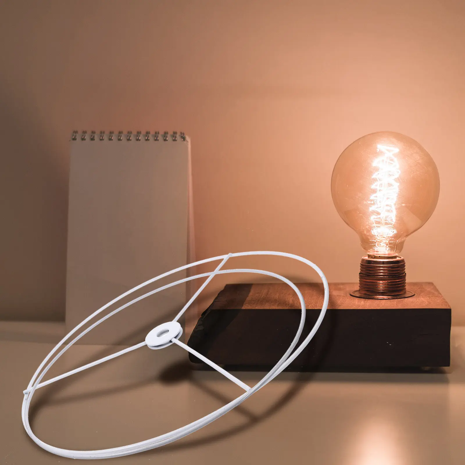 

2 комплекта каркасов для абажуров: круглые и квадратные железные кронштейны 25 см для самостоятельной сборки, набор колец для абажуров, большие держатели для светильников