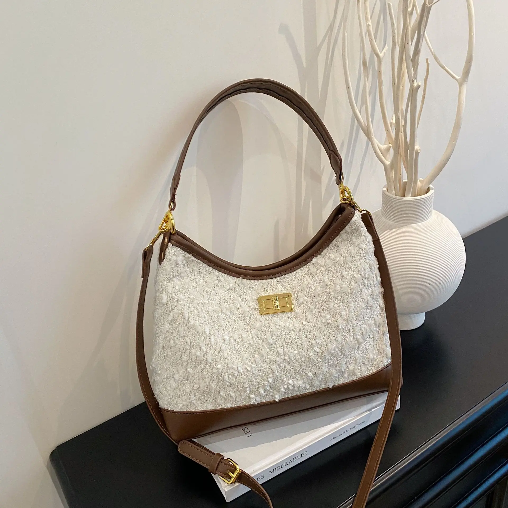 

2025 New Retro Diamond Small Fragrant Style Fashionable Versatile Texture Chain Bag Portable Shoulder Crossbody Armpit Bag