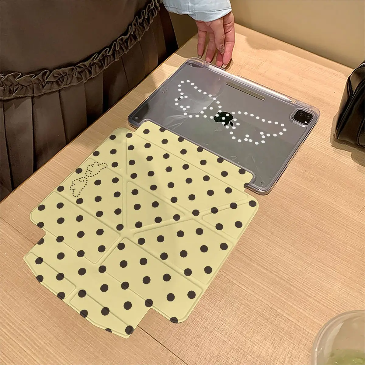 

Point Yellow Wings 3-Y Fold iPad Case For iPad Pro 11 13in 2025 iPad Pro 12.9in Air7 10th 11th M4/5 MINI Buckle Protective Cover