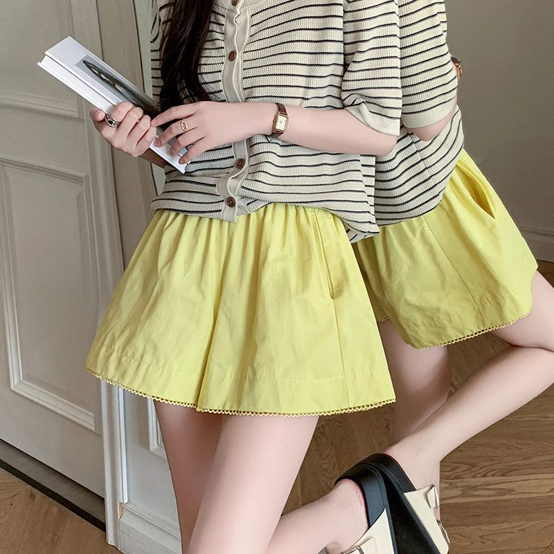 

White shorts for women 2025 summer new casual lace patchwork yellow shorts femlae high-waisted A-line short pants culottes