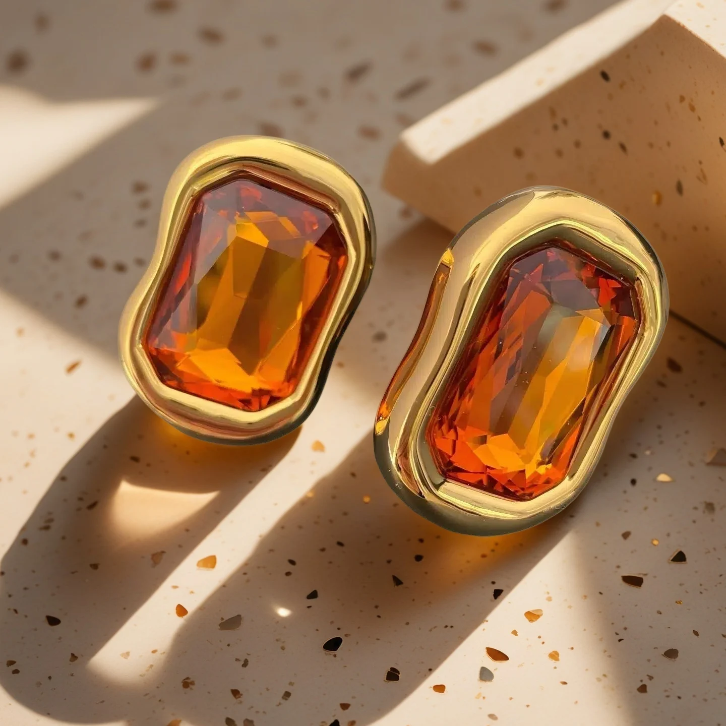 Yuri Ailey Vintage Irregular Rectangle Crystal Clip Gold Rhinestone Ear Clips Luxury Women Jewelry Fashion Accessories 2026