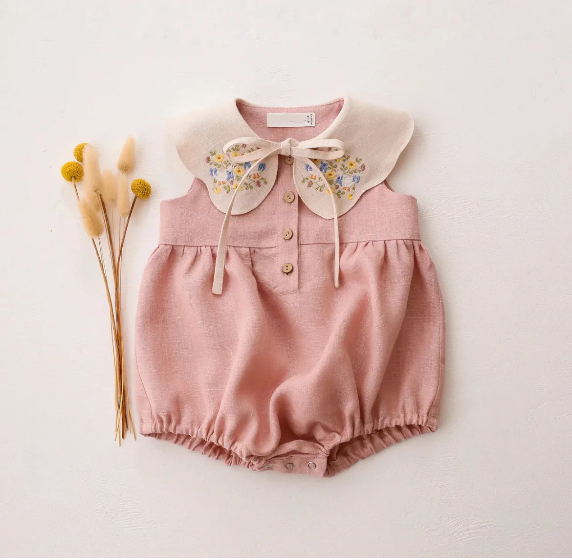 

2026 детские комбинезоны без рукавов из хлопка и конопли с вышивкой в сельском стиле, треугольные комбинезоны, весенне-летняя одежда для малышей