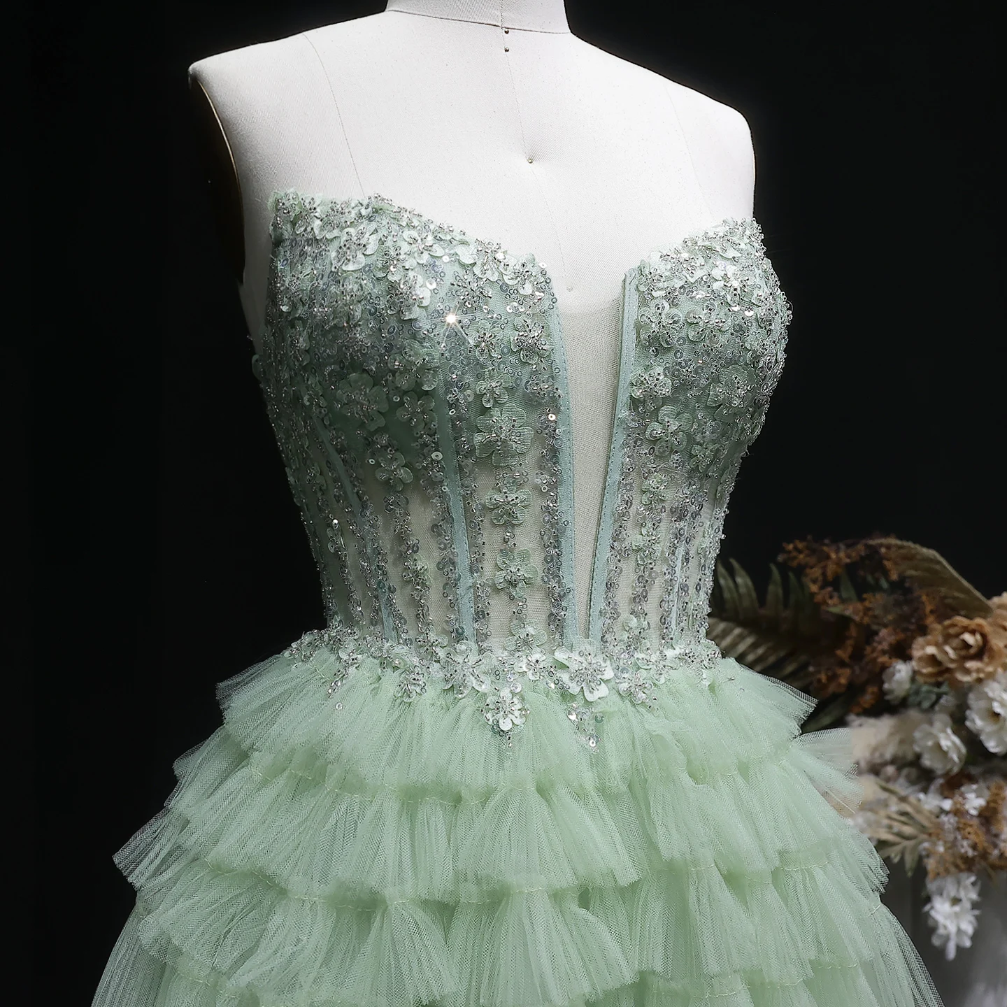 Sharon Said Grünes trägerloses Homecoming-Kleid mit tiefem V-Ausschnitt, Perlenbesetztem Korsett, gestuftem Tüll, Dubai Mini Cocktail- und Abendkleid RM137 Maßanfertigung – Detail 6
