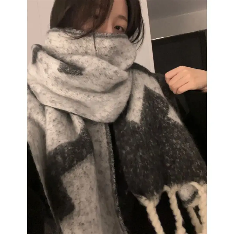 

Women's Vintage Scarf Fried Face Scarf Woven Tassel Spliced Warm Matching Everything New Casual Winter Scarf Unisex Men