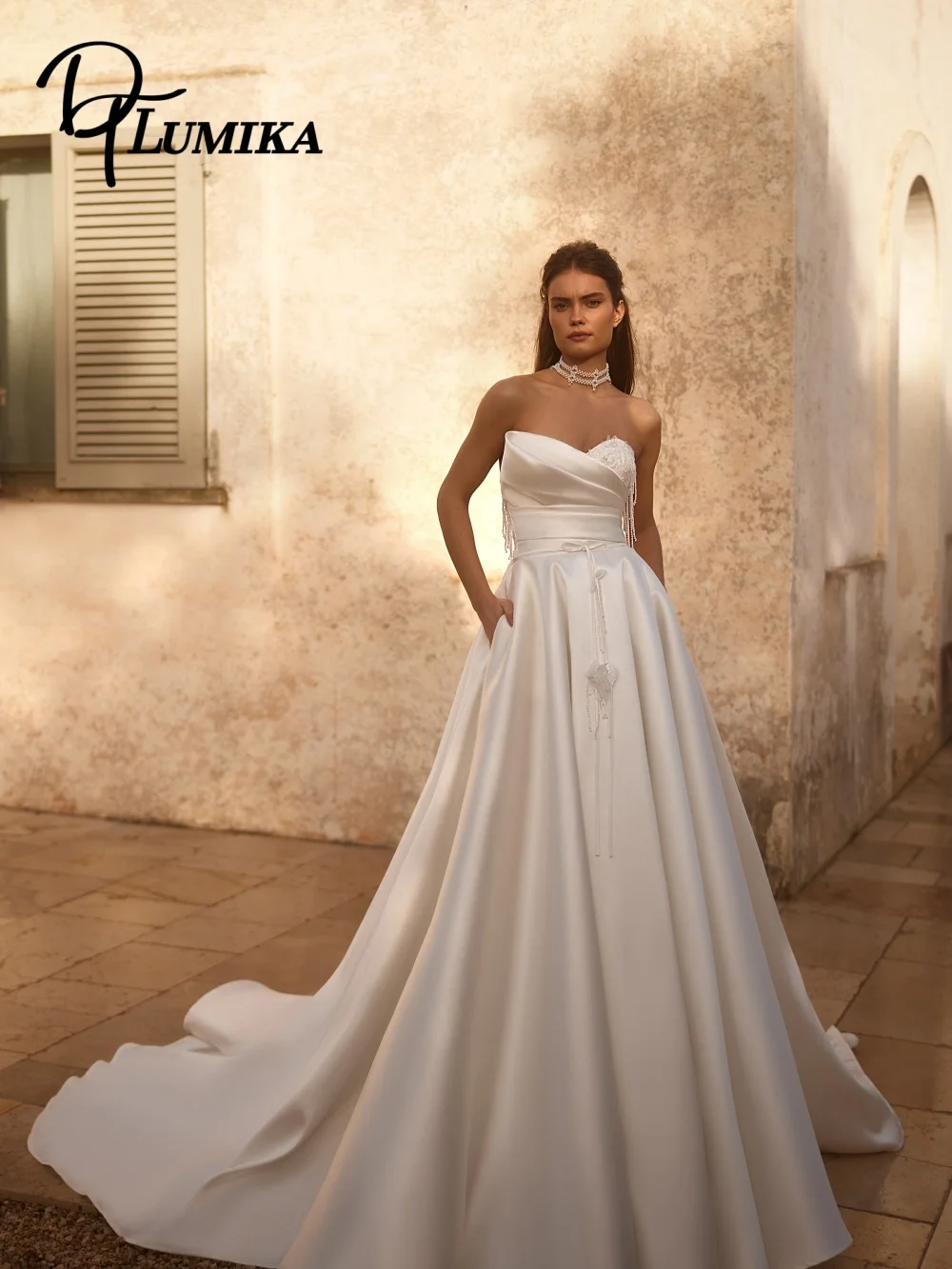 

Romantic Satin Wedding Dress 2026 Elegant Sweetheart Bridal Gown Sexy Sleeveless Applique Floor-Length Customized