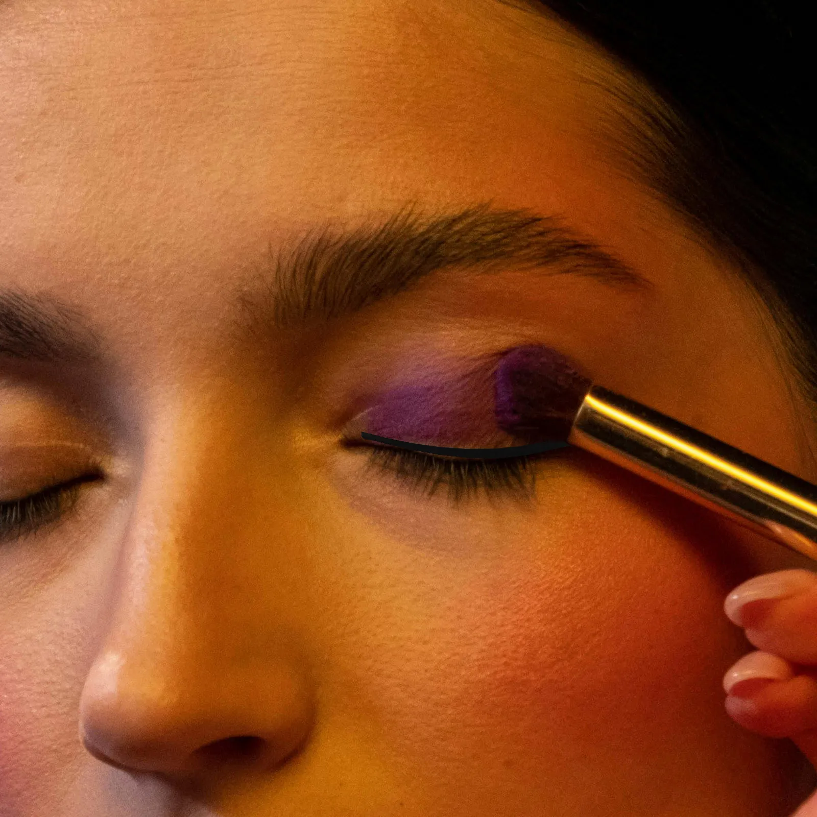 40 個のソフト自己粘着まつげストリップ、ライナー付き、自然な見た目の目元のための 5D 効果、混乱しない接着剤なし