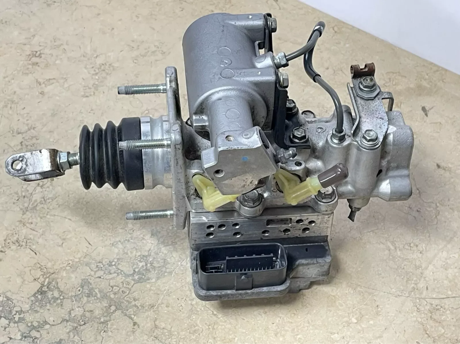 High Quality ABS Brake Actuator Pump Assembly 47210-47350 4721047350 For Toyota Prius 2010-2015