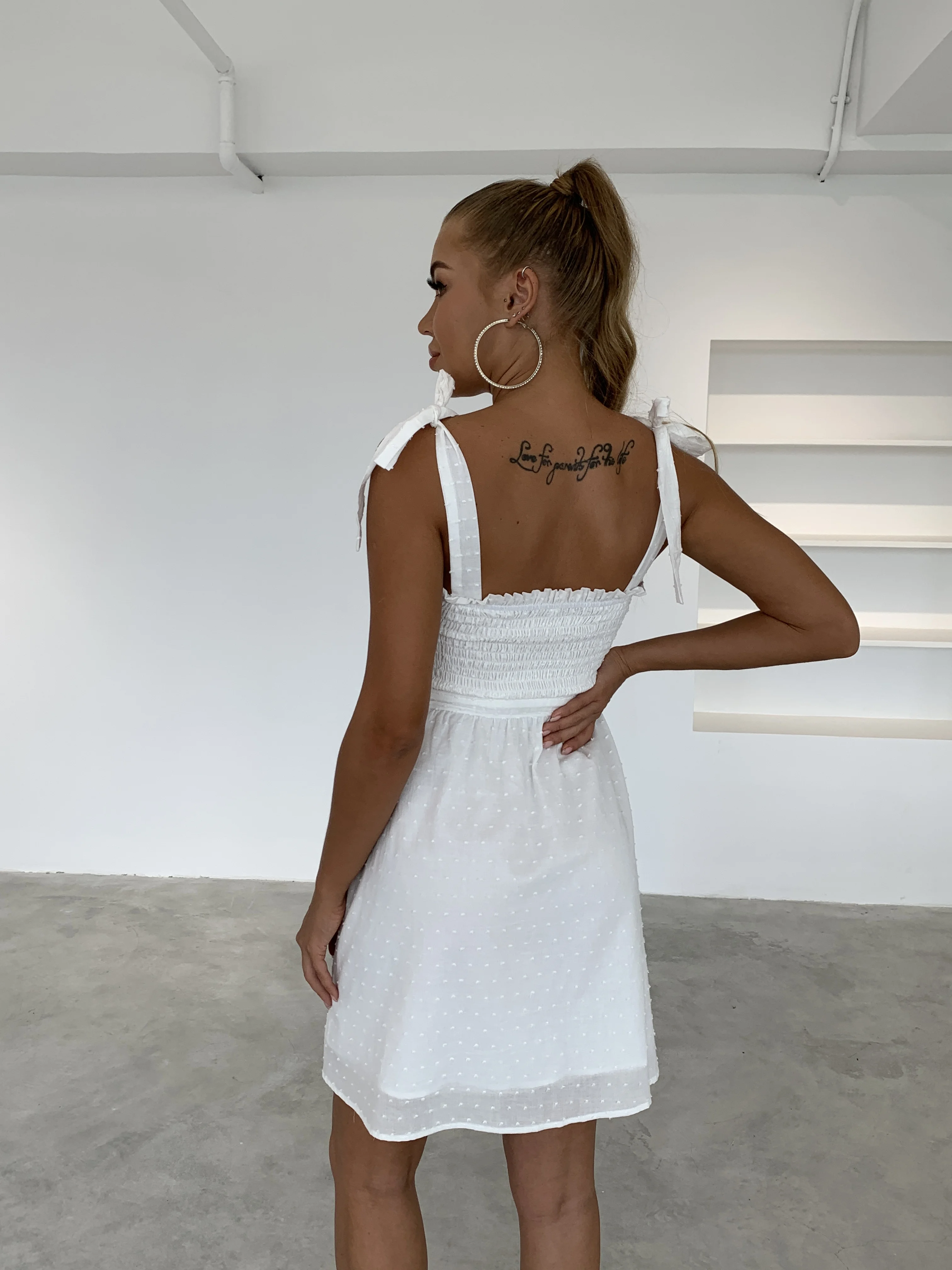 Abito da donna con nodo e spalline sottili, corpetto arricciato, abito a canotta, mini abito sexy a vita alta con bretelle senza maniche