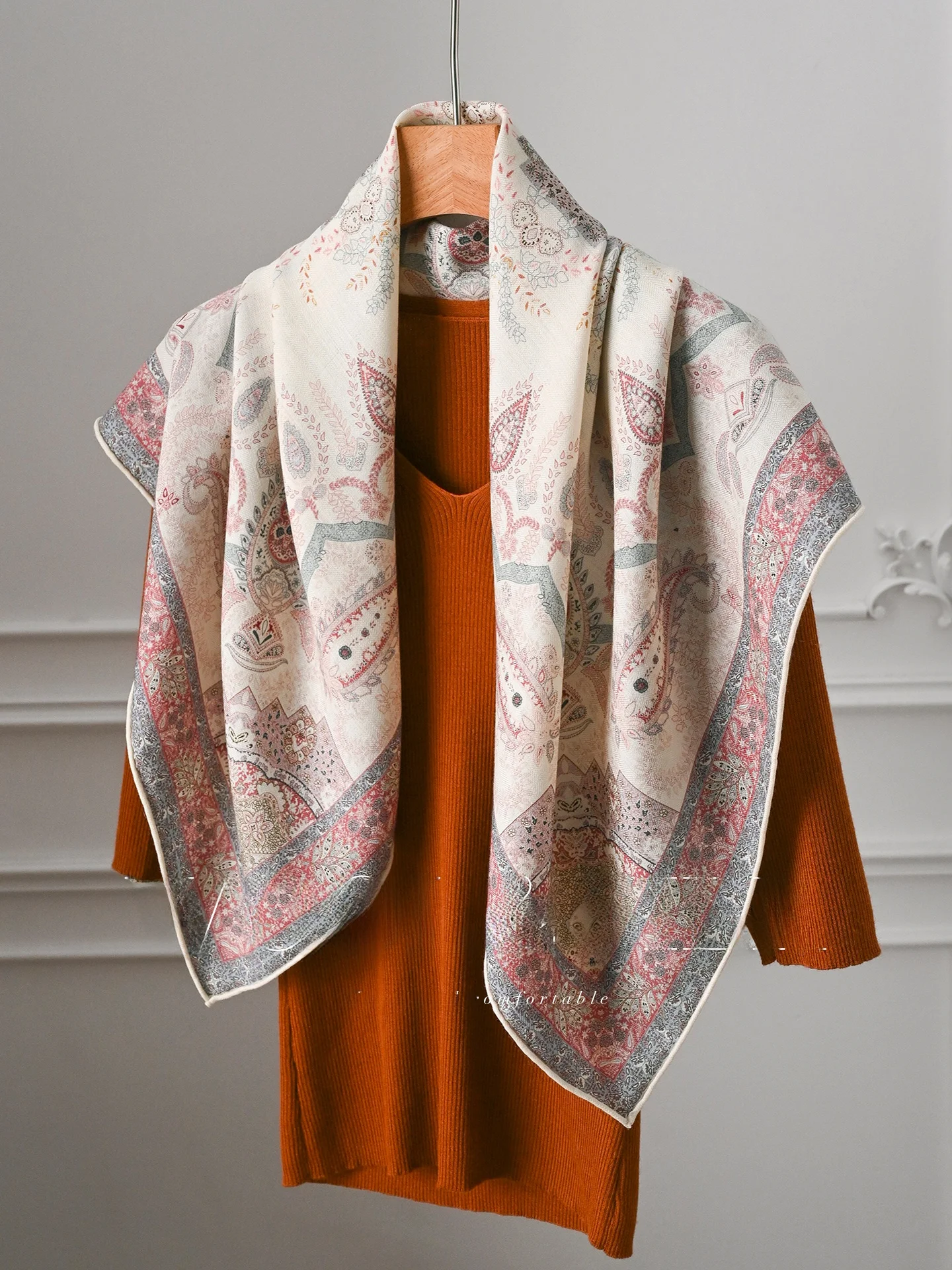 Echarpe-grande-en-soie-et-laine-rose-pour-femme-–-tendance-printemps-automne-sensation-luxe-legere-et-chaude