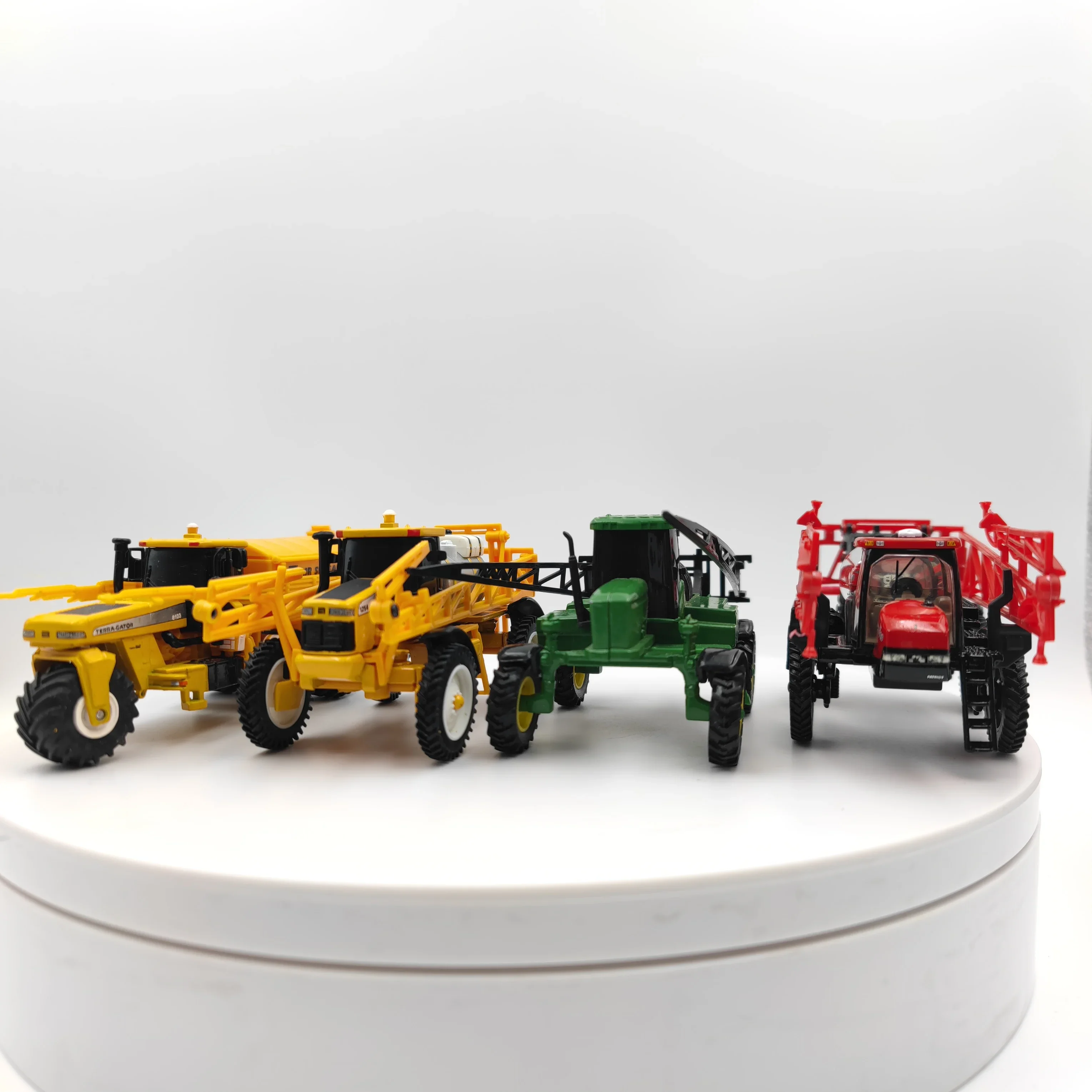 

Diecast 1:64 Scale SPX3320 4260 4410 Sprayer Tractor Agricultural Work Machine Equipment Alloy Model Collectible Toy Gift