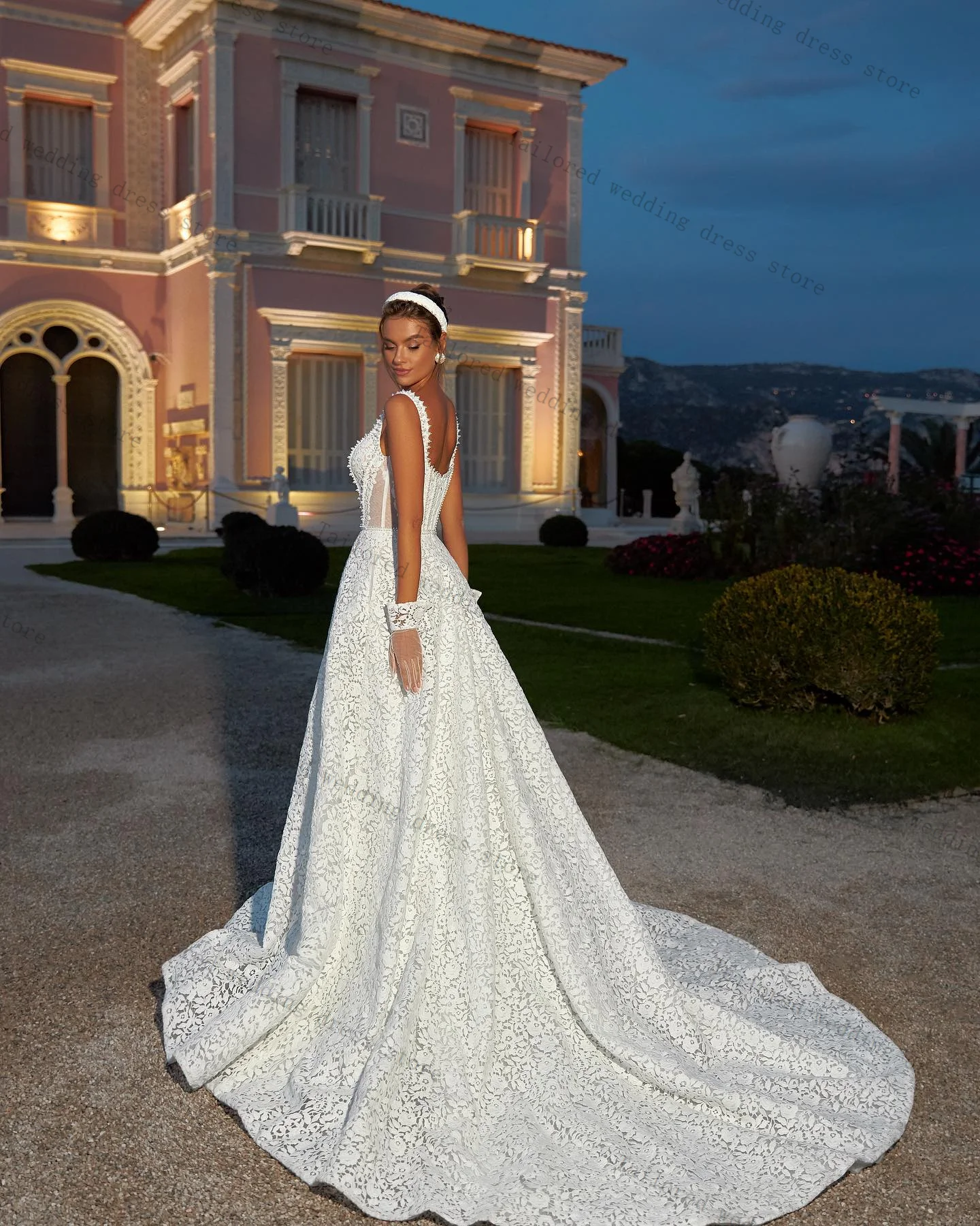

Luxury A Line Women Wedding Dresses Elegant Sexy Stripe Sleeveless Bridal Gown Church Customized Lace Appliqued Sweep Train Robe