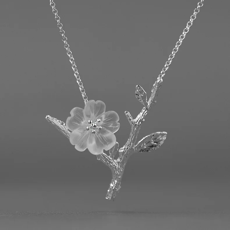 

N Flowers in the rain Women's hand-carved white crystal literary S925 sterling silver necklace