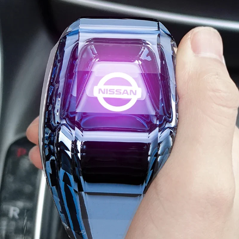 Podświetlana diodami LED kryształowa gałka zmiany biegów z logo Nissan do samochodów Qashqai Rogue Kicks X-trail Tiida Altima Versa Juke Altima