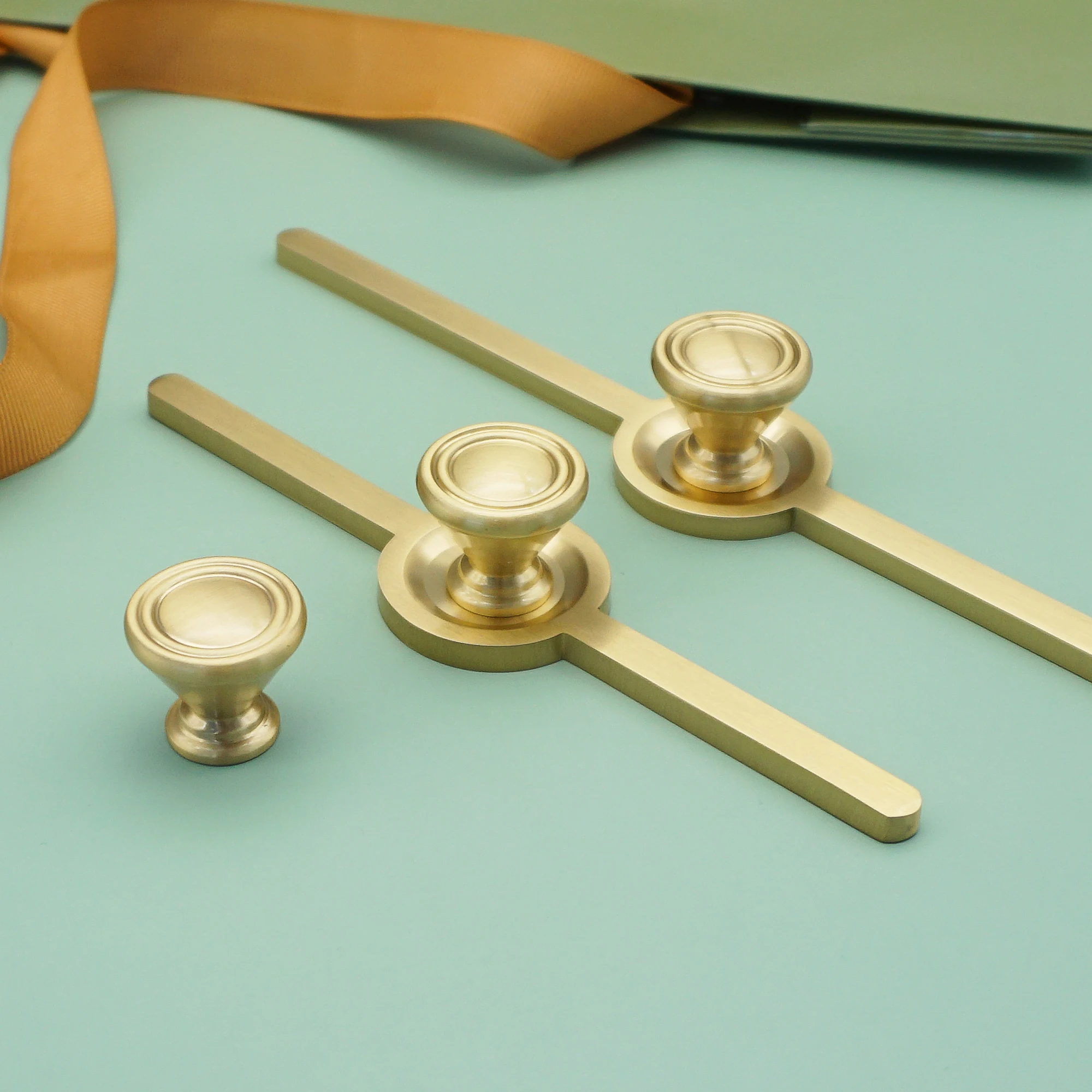Furniture Hardware With Backplate - 食器棚ハンドル,デラックス家具,ハードウェア,キッチンアクセサリー,ゴールドプレート付きソリッドブラスノブ