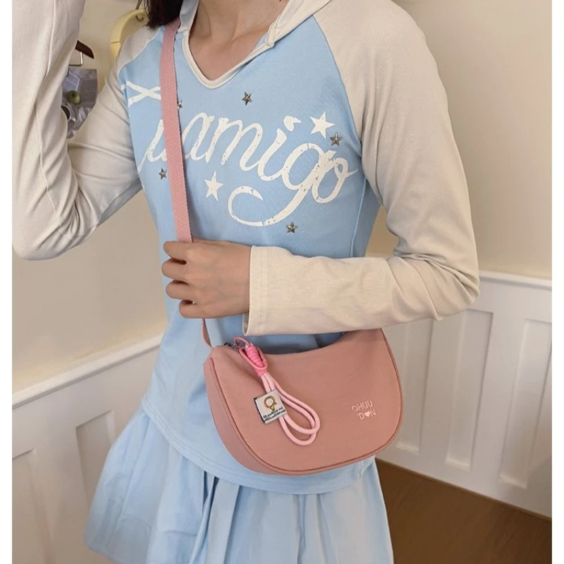 bolsa-transversal-crescent-compacta-e-estilosa-com-acabamento-e-charme-em-tecido-pequena-capacidade-para-atividades-casuais-diarias-e-trabalho