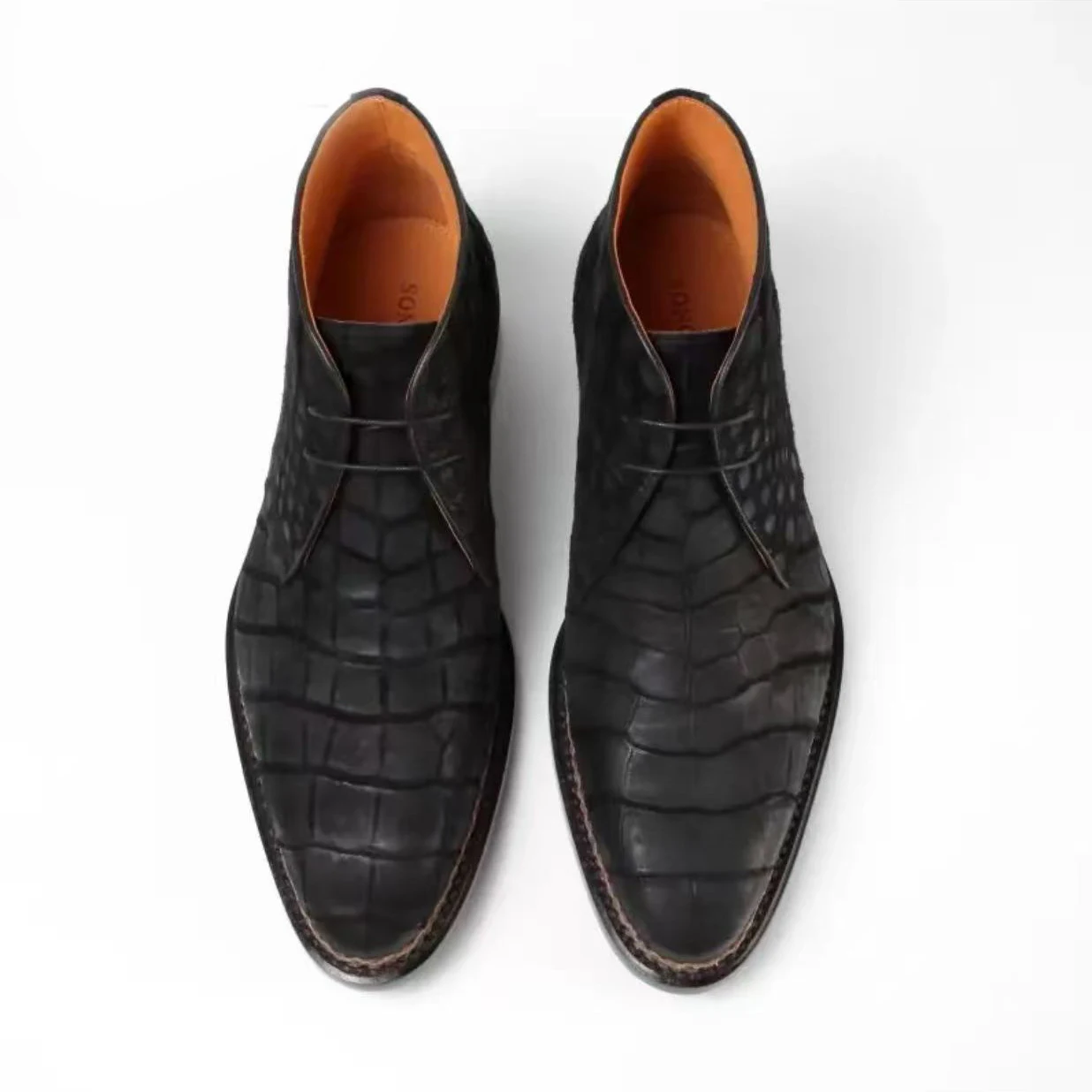 Chue neue Herrenschuhe, formelle Herrenschuhe, Hochzeits-, Business- und Büroschuhe, Stiefel für Herren, matte Krokodilschuhsohle. – Detail 9