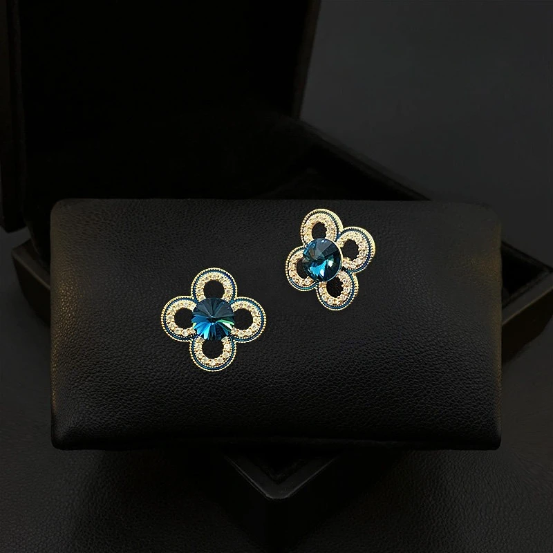 

Женская Брошь В Виде Цветка клевера