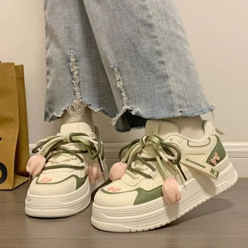 

Осень 2023, новые милые студенческие любимые белые тюльпаны на толстой подошве, универсальные парусиновые кроссовки, бестселлер, женская обувь