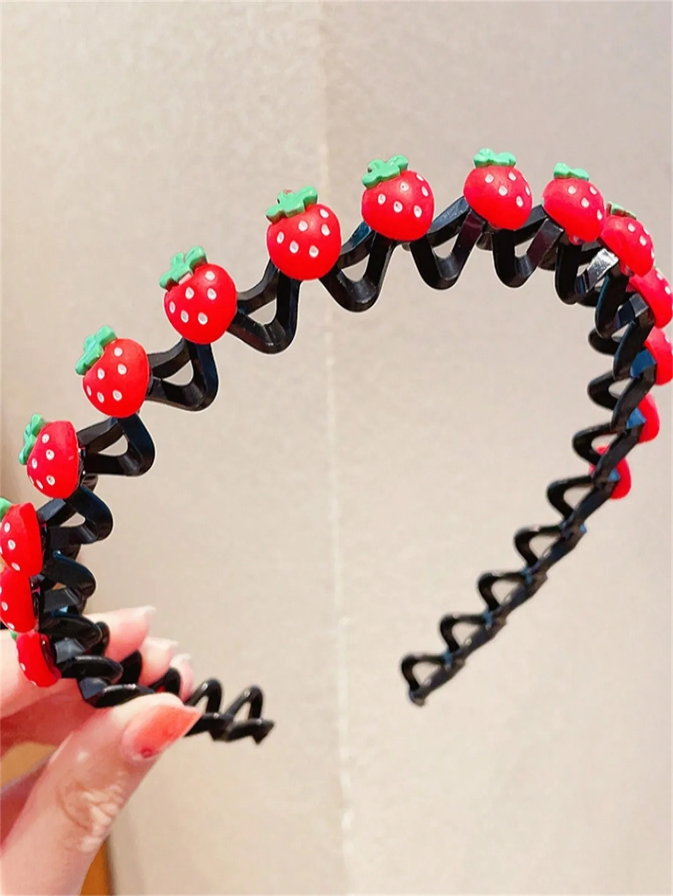 1 Women\'s new summer cartoon headband Strawberry non-slip pressure hair clip Cute hair finishing headband hair accessories