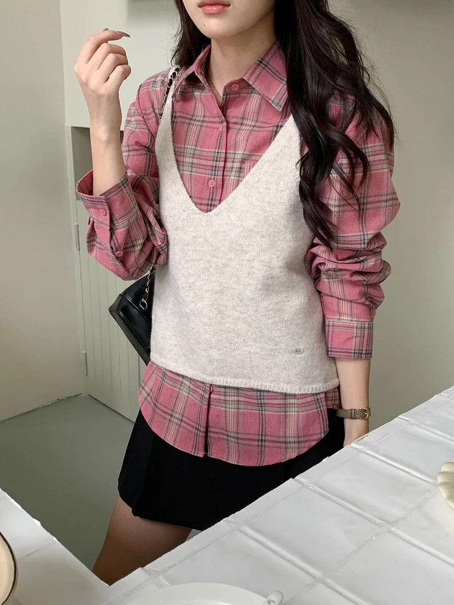 

Spring and Autumn Women's Casual Solid Color V-neck Knitted Tank Top