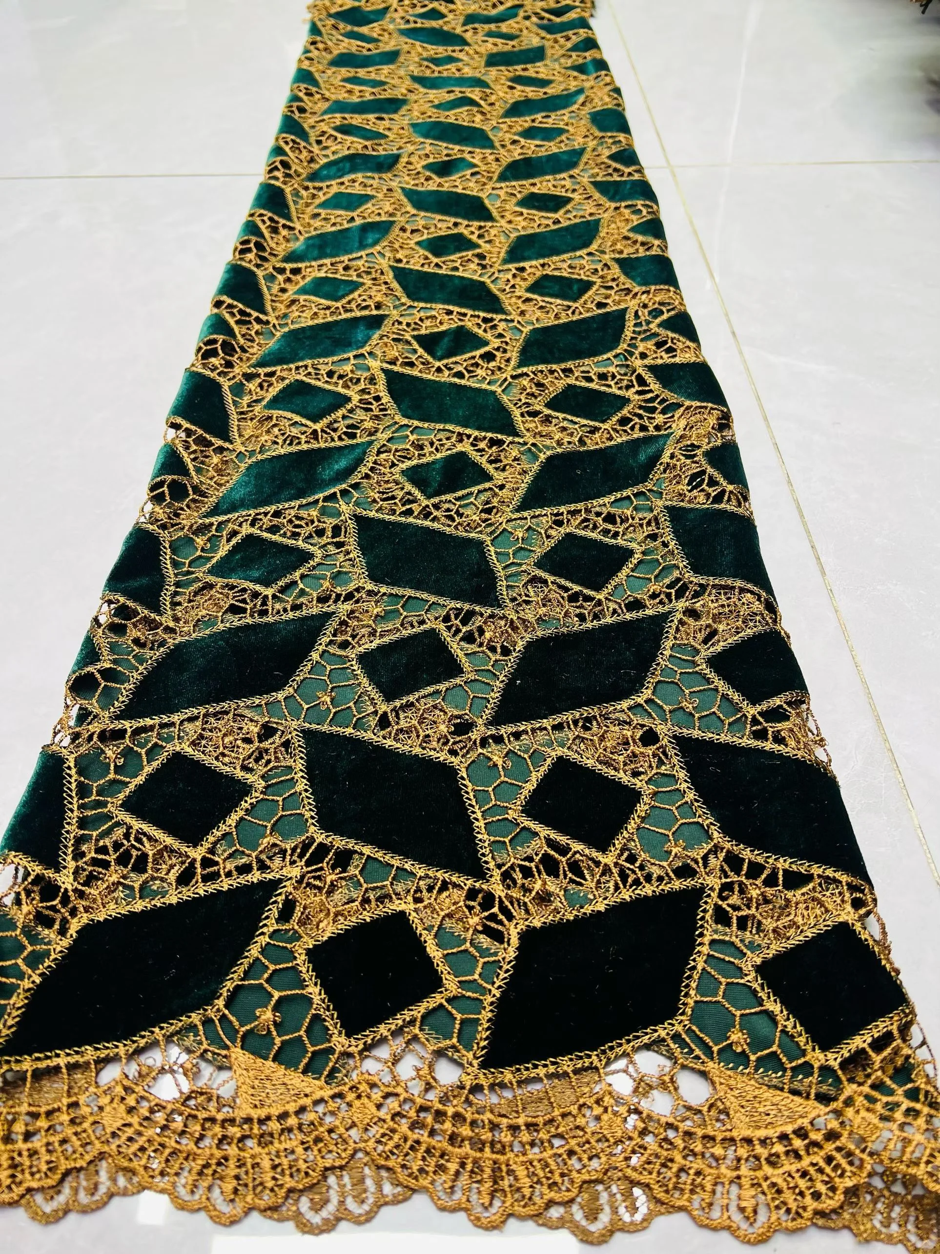 

Роскошная зеленая бархатная кружевная ткань 2026, высокое качество, нигерийская кружевная ткань, кружевная ткань с камнями для женщин, свадебные платья M140-1