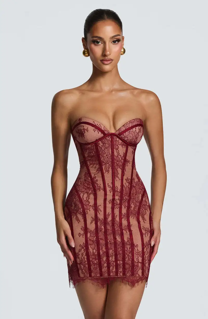 Rochie Midi Elegantă Dantelă Decolteu Fără Bretele - usage example