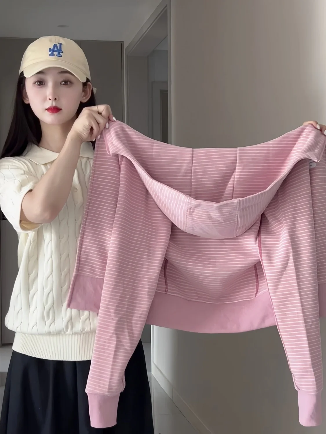 Pink HUSSA Line Pattern Sweatshirt Jacket Women's Slim Fit Short Hooded Korean Style Open Cardigan Autumn Season Fashion