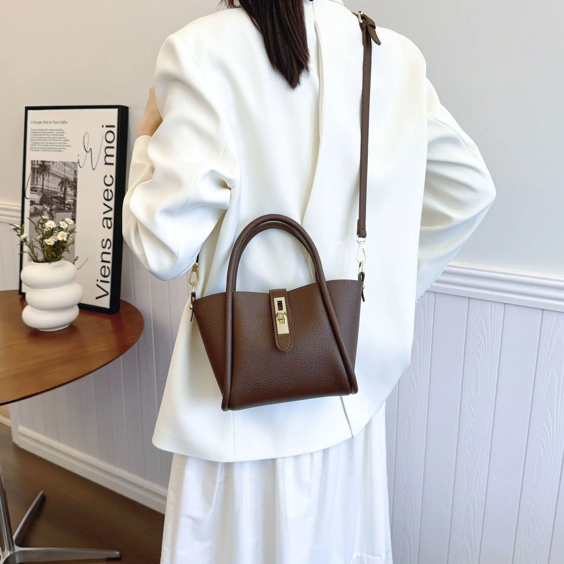 

2025 niche design bag women's high-end shoulder bag handbag vegetable basket messenger bag