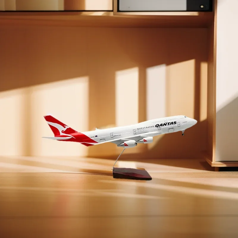 

1/150 Scale Toy planes 47CM B747 QANTAS Airline Model LED Light & Wheel Landing Gear Diecast Resin Plane Model for Collections