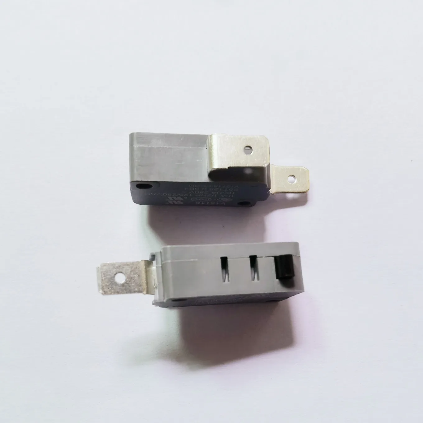 Original new 100% micro switch V15T16-CC200 16A high temperature resistant 2pin limit