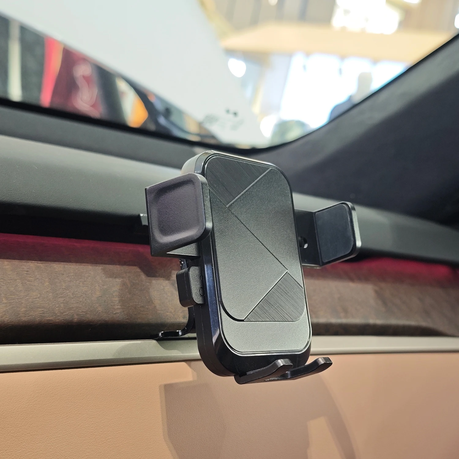 

Car Phone Holder for ONVO L90 Car Phone Mount Stand for ONVO L90 Magnetic Clamping type Vehicle Bracket