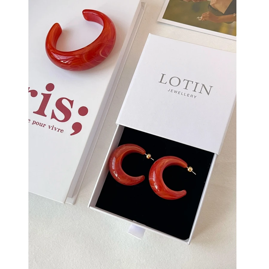 

Red crescent resin stud earrings women's bracelet niche high-end jewelry