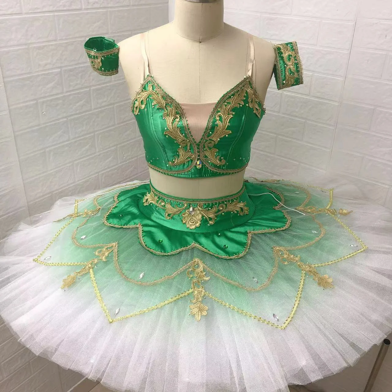 Nuovo Design professionale di alta qualità da donna per adulti Performance Wear Girls Swan Lake Green Ballet Tutu Costumes