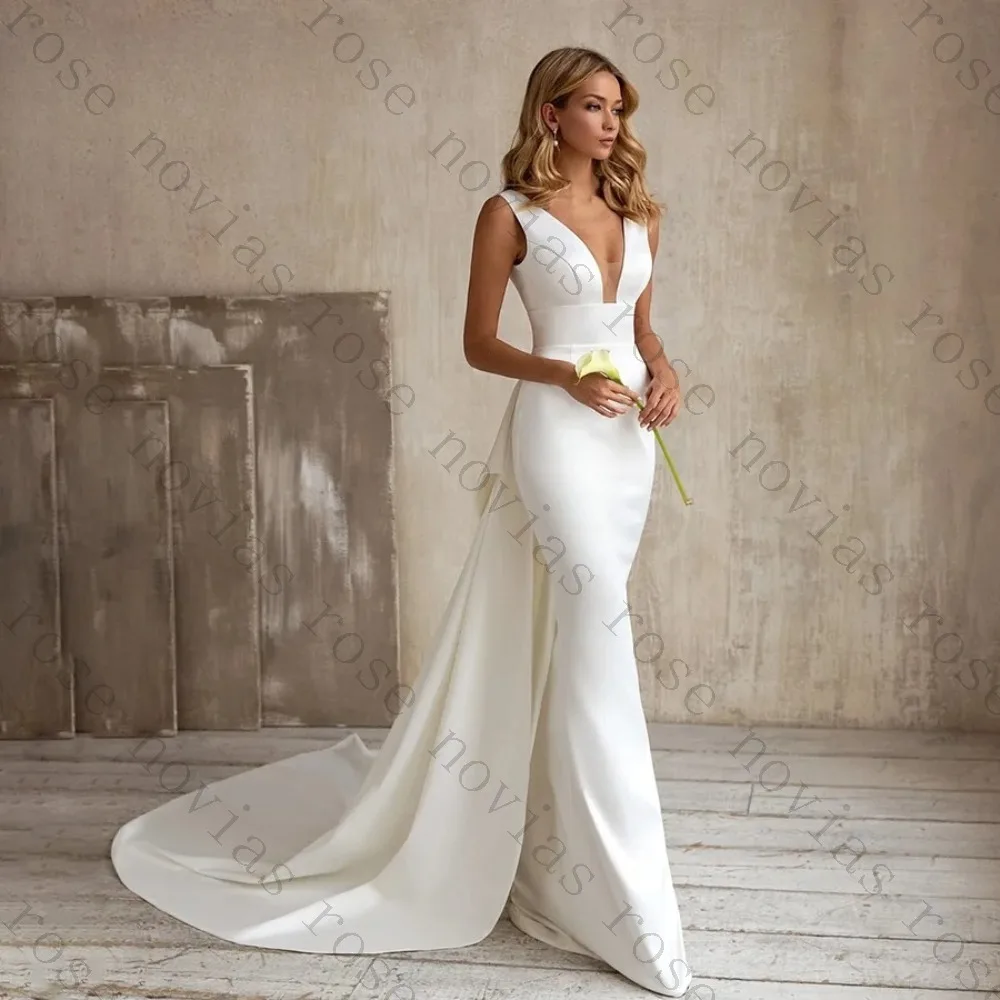 Customized Sleeveless Satin Slim Fit Mermaid Wedding Dress 2026 New Style Deep V-neck Bridal Gown with A Large Bow At The Back