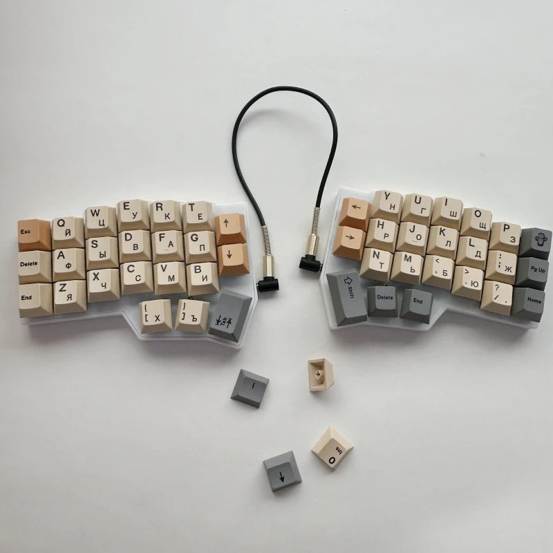 

CORNE V4 Wired Split Mechanical Keyboard 40% Layout 3*6 Orthogonal Ergonomic Support QMK/Vial Key Remapping RGB Gaming Keyboard