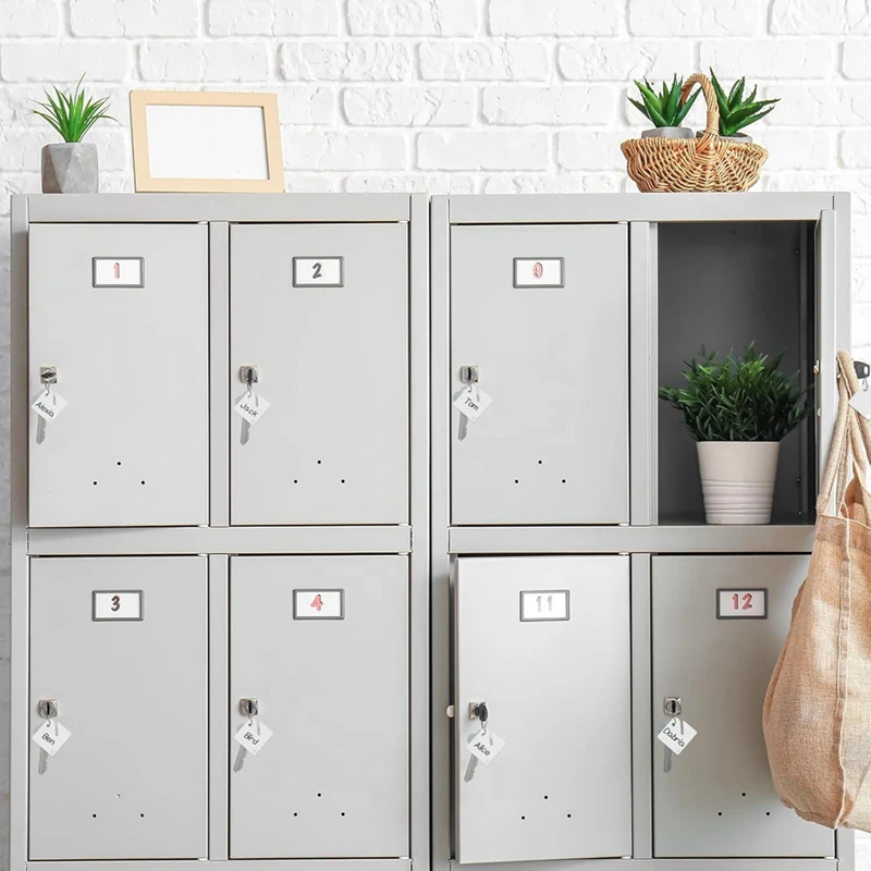 150 قطعة من علامات المفاتيح الرف علامات معلقة بلاستيكية مربعة بيضاء مع علامات سوداء واحدة، خطافات معدنية لخزائن المفاتيح المشقوقة #3