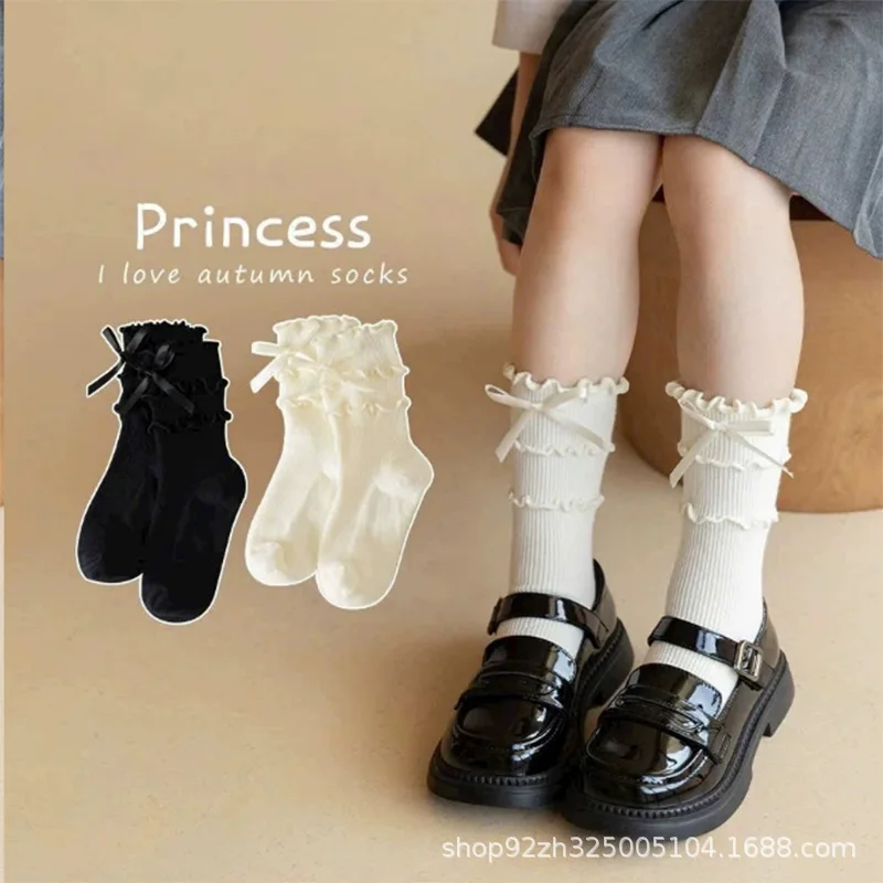 1 pair of girls' socks, knitted with comfortable and soft material, suitable for children aged 3-12 to wear everyday.