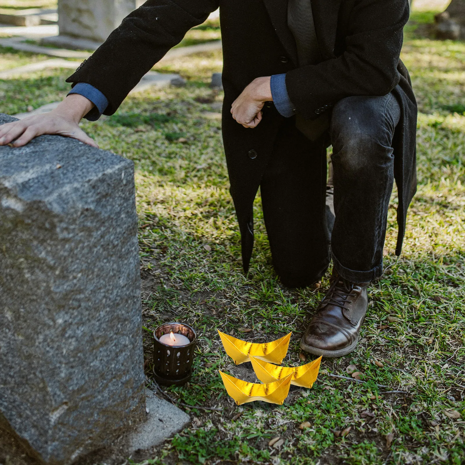 

500Pcs Handmade Gold Ingots Paper Craft Mini Sacrificial Ingots for Ancestral Worship Ceremony Tomb Sweeping Festival