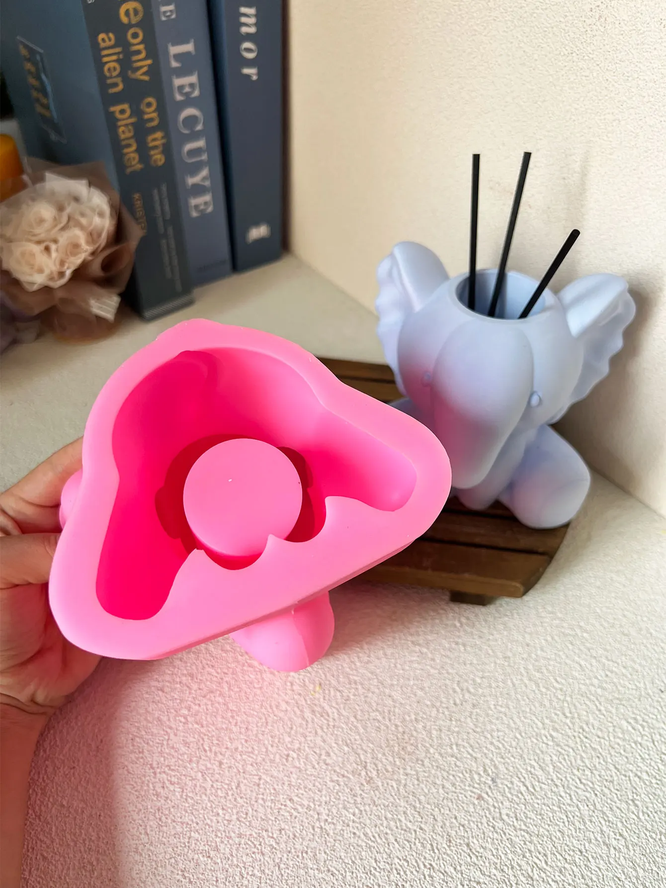 Cute Elephant Vase Plaster Mold Succulent Flowerpot Silicone Mold Concrete Aroma Stick Vessel Matches Pen Holder Planters Mold