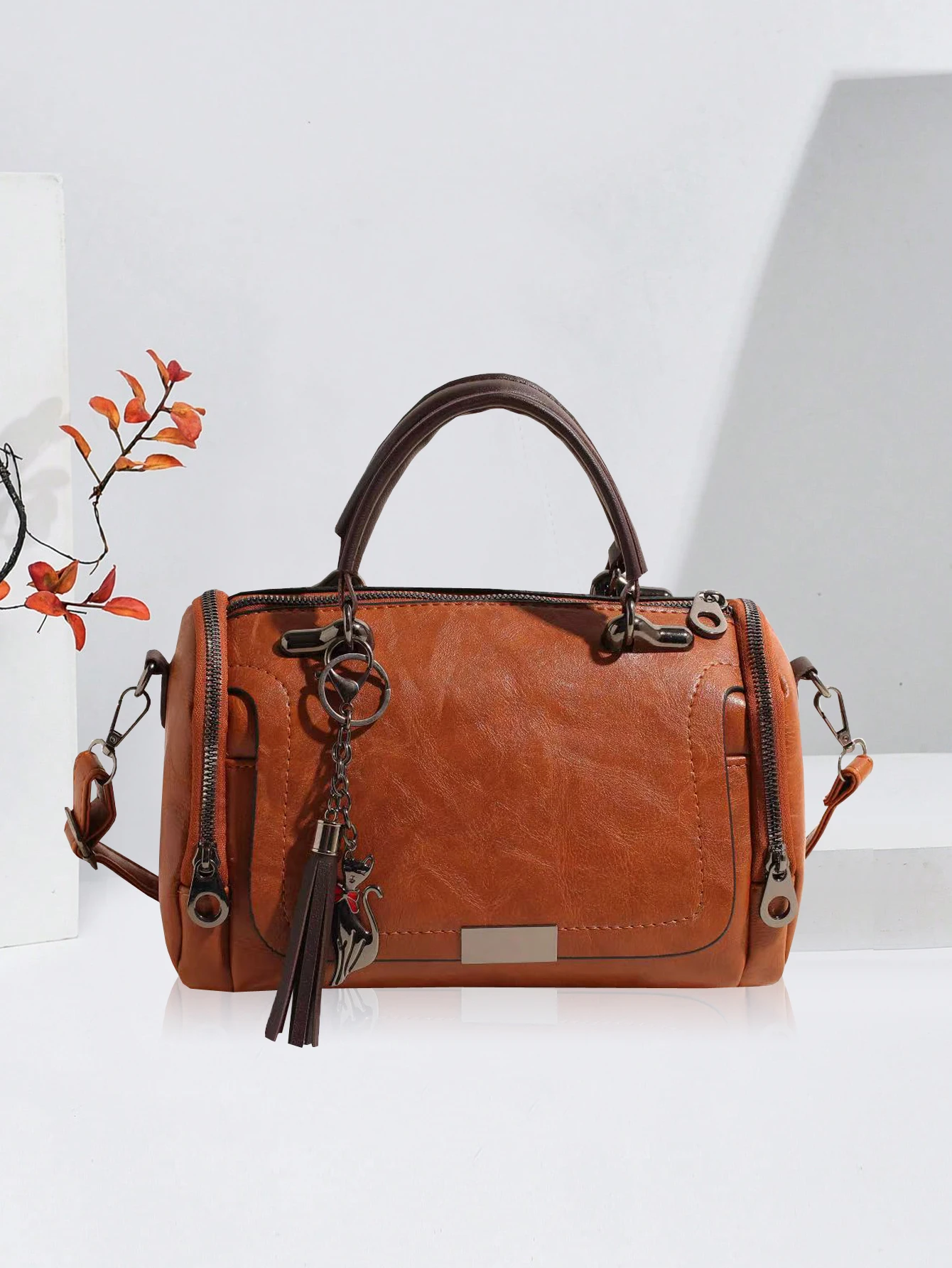 

Tassel decorated women's large capacity handbag, fashionable zipper crossbody bag with detachable shoulder strap