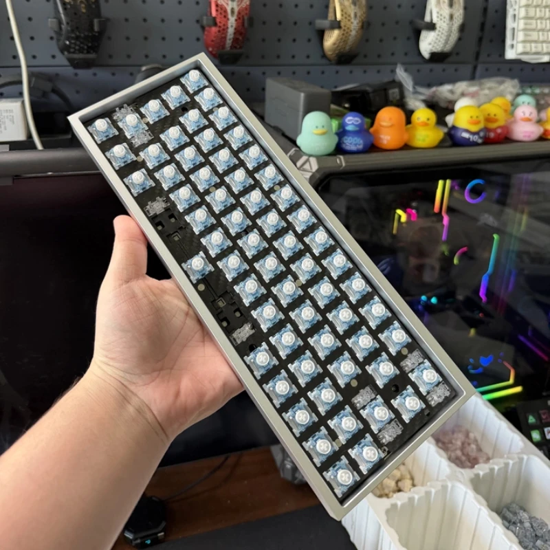 KBDfans Tofu60 Redux V2 CSR Magnetic Axis CNC Keyboard Shell Custom Gh60 Wooting Ev63 for Ergonomic Case Gamers Hand on SetDIY