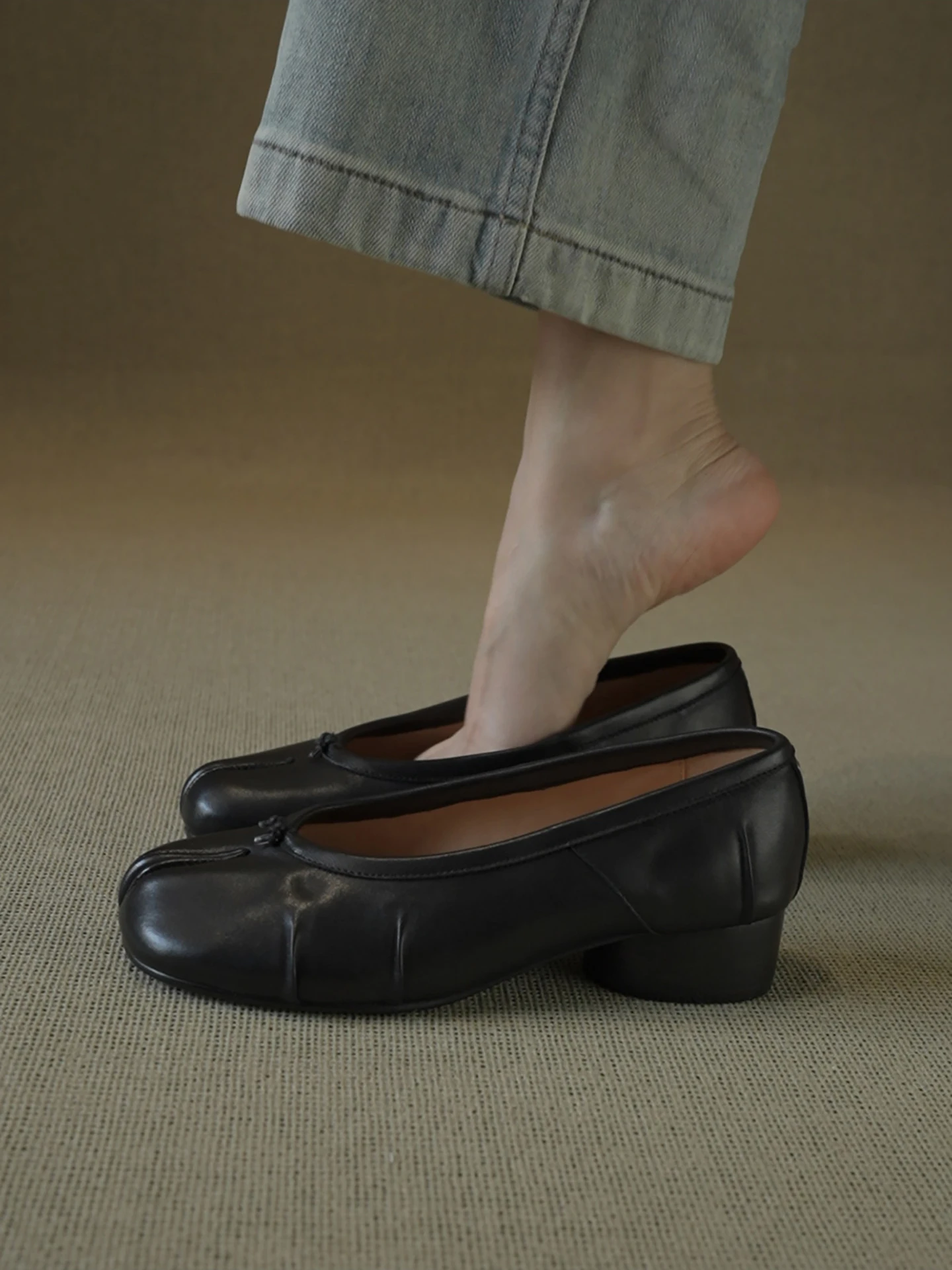 folded-black-semi-up-court-shoe-women's-spring-autumn-new-model-slip-on-medium-heel-thick-heel-ballet-single-shoe